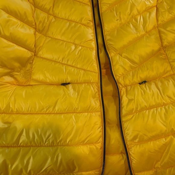 BCBGMaxazaria Packable BCBG Yellow Puffer Jacket size XL Like New - Picture 5 of 12